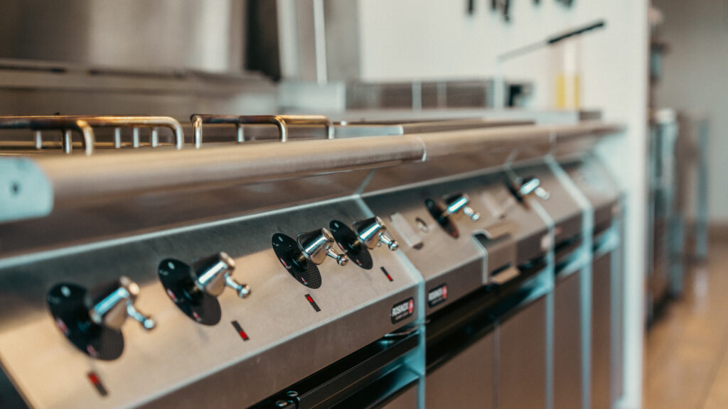 Installation de matériel de cuisson professionnel pour restaurant à Pau - Le Froid Pyrénéen